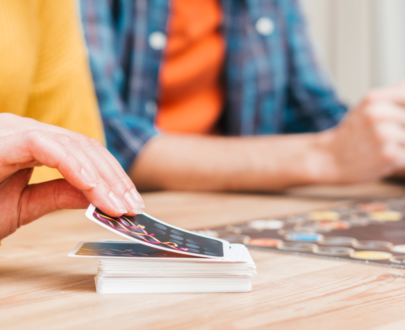 Los trucos principales para jugar a juegos de cartas con niños..